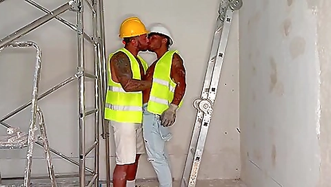 John Brachalli Fucks Leandro Marcelo